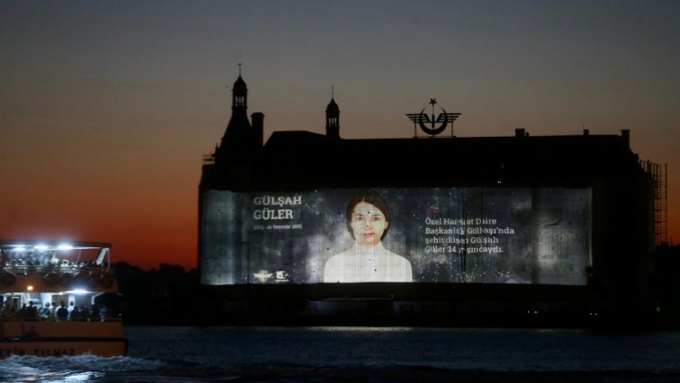 15 Temmuz şehitlerinin fotoğrafları Galata'ya yansıtıldı