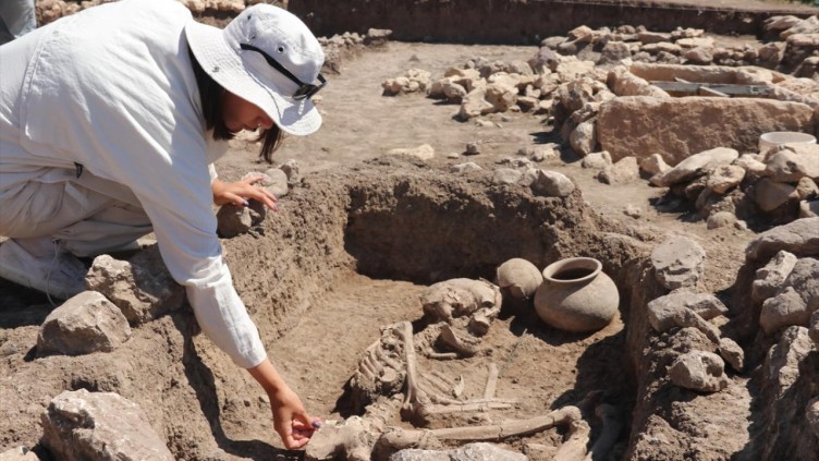 Uygarlık tarihine ışık tutan yer Çayönü! 3 yeni mezar daha bulundu