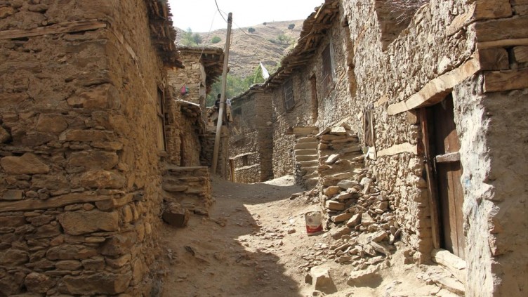 Bitlis'teki taş evler doğaseverlerin ilgi odağı oldu