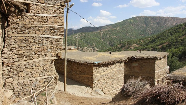 Bitlis'teki taş evler doğaseverlerin ilgi odağı oldu