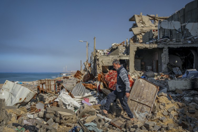 Gazze Şehri'nin sahillerindeki yıkım görüntülendi