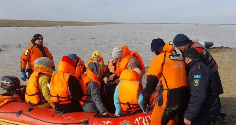 Kazakistan'da su taşkını: 13 binden fazla kişi tahliye edildi