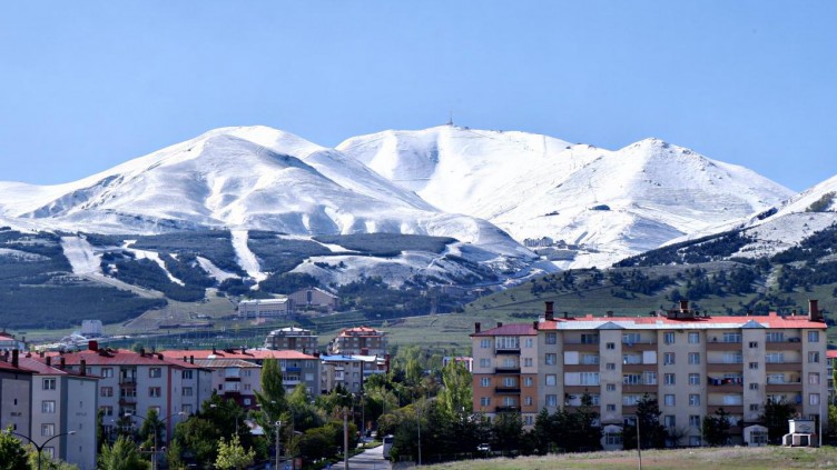 Palandöken beyaza büründü