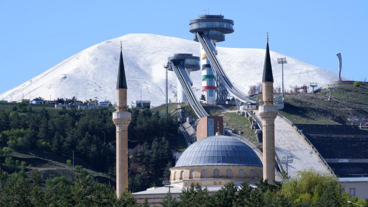 Palandöken beyaza büründü