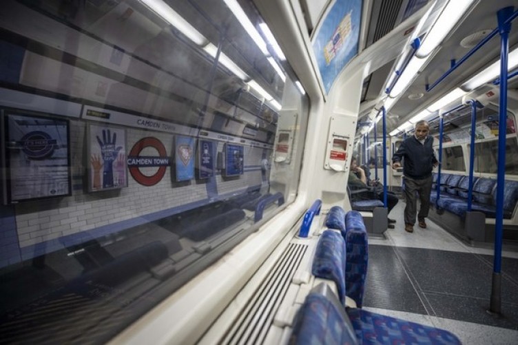 Londra'da binlerce metro çalışanı greve gitti