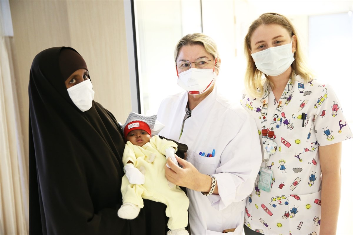 4 bacaklı doğan Somalili bebek, şifayı Türk doktorların