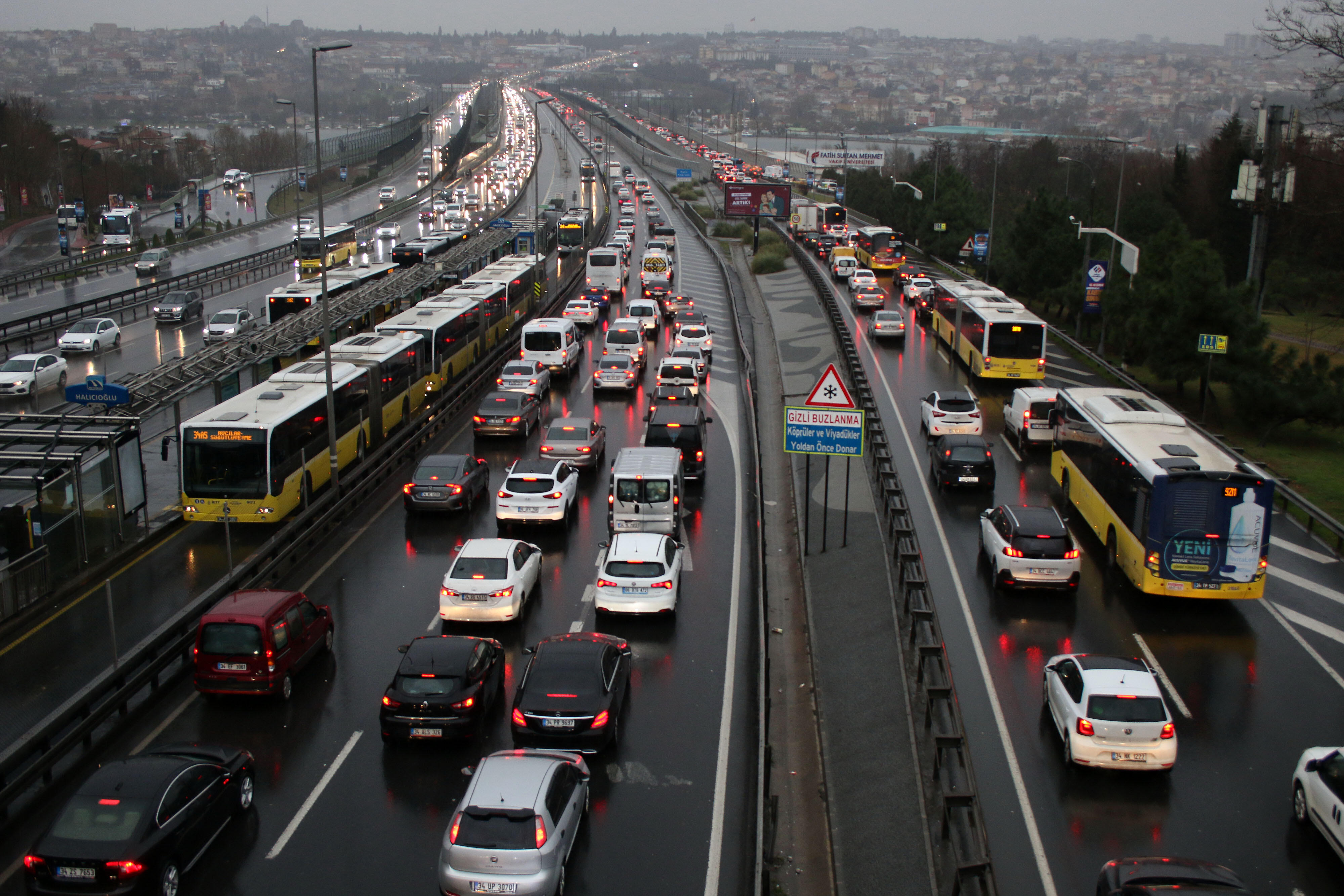 Istanbul yolu