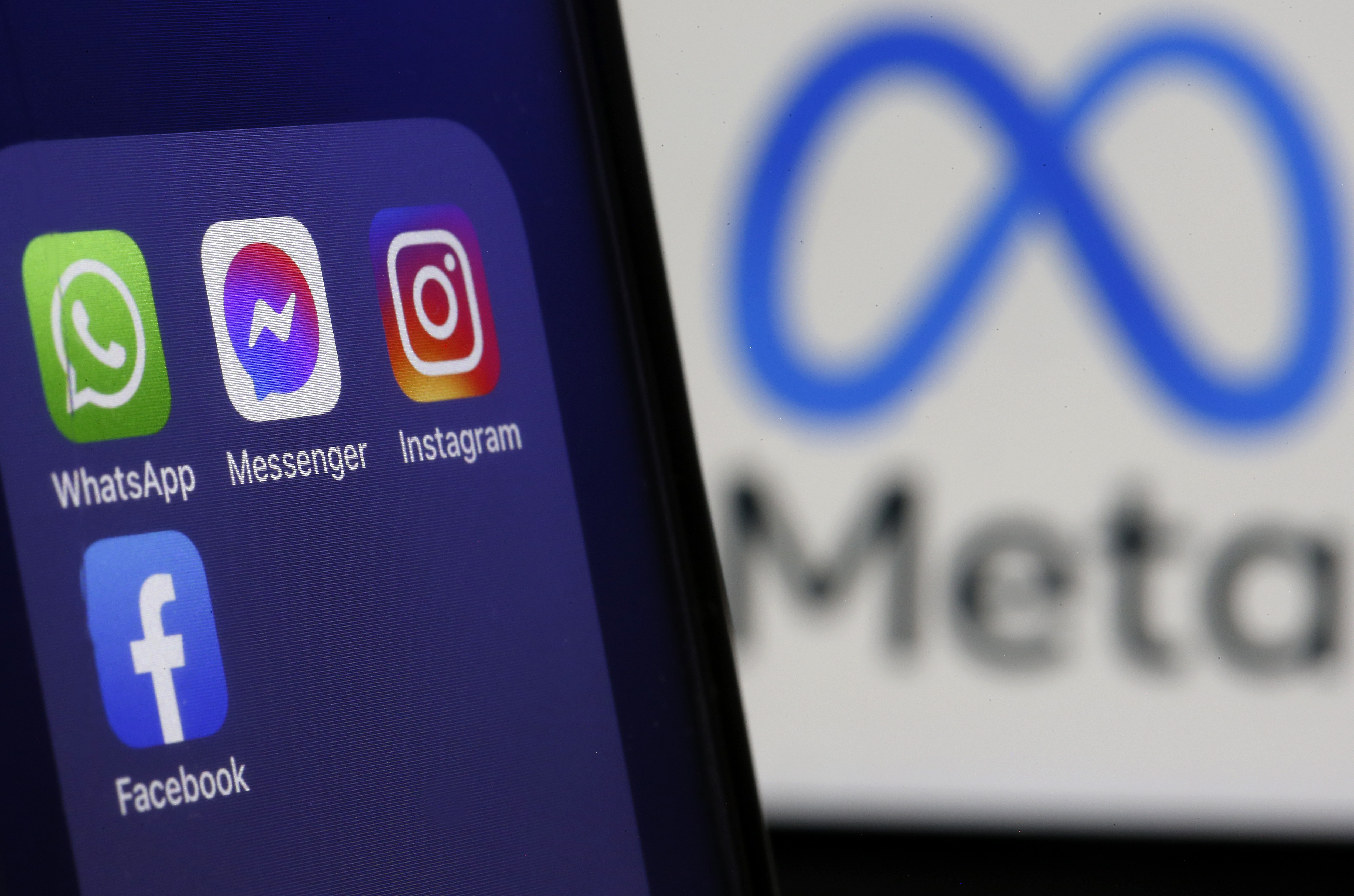 Блокируют инстаграм. Meta Корпорация. Meta Facebook Instagram. Инстаграм и Фейсбук. Инстаграм и Фейсбук запрет.