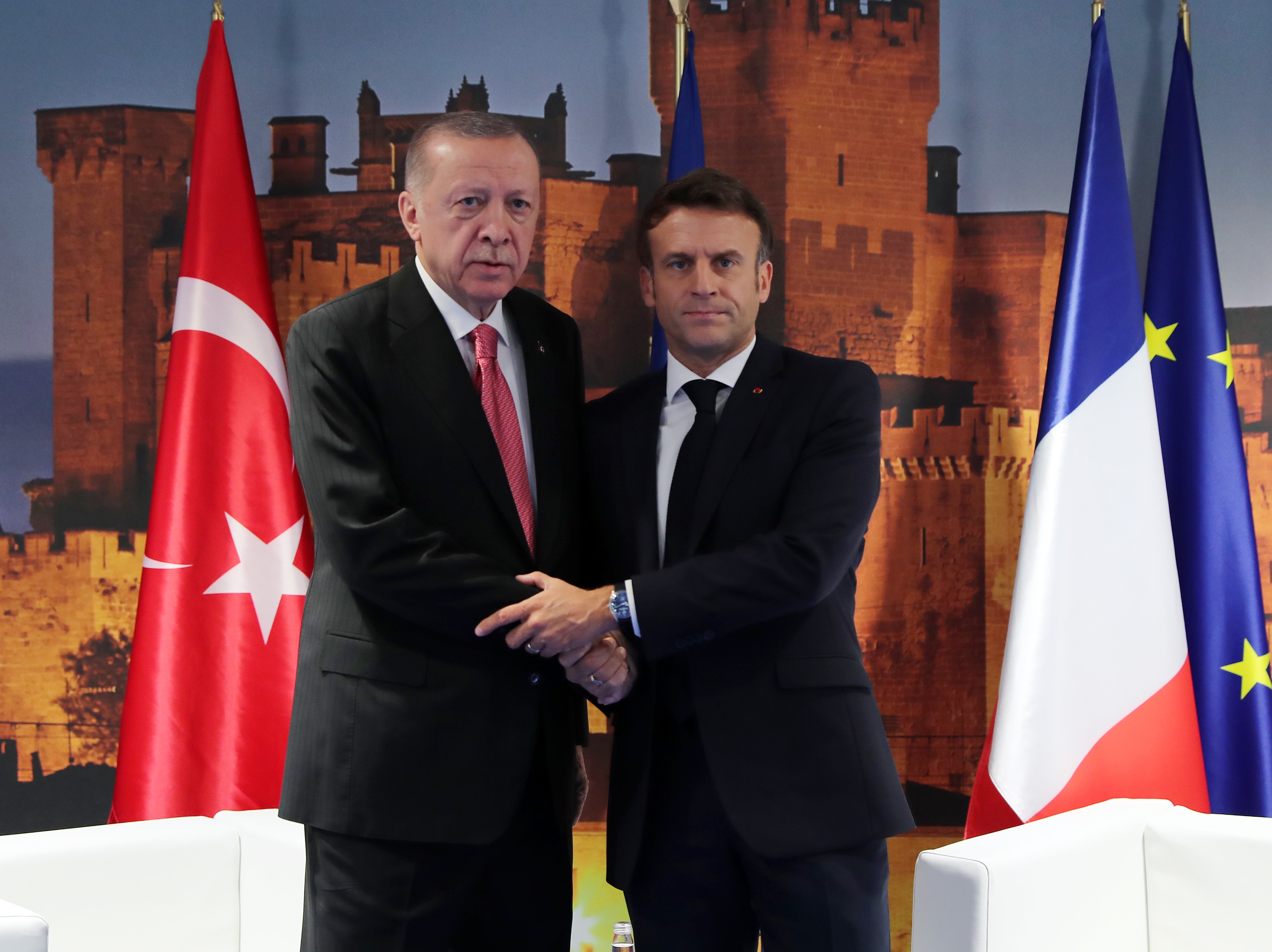 NATO Zirvesi öncesi Cumhurbaşkanı Erdoğan ile Macron’dan kritik görüşme