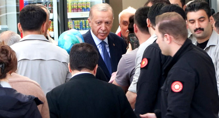 Erdoğan'dan akaryakıt istasyonu çalışanlarına ziyaret