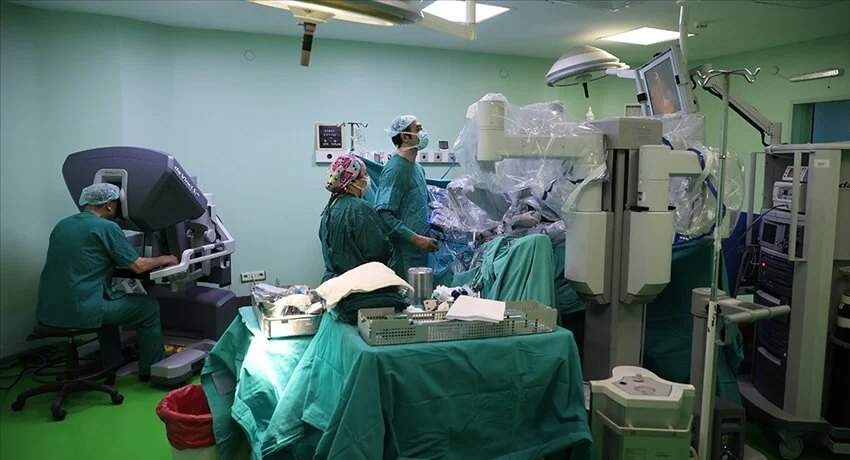 Cerrahpaşa'da robotik kolorektal cerrahide başarıları sürüyor