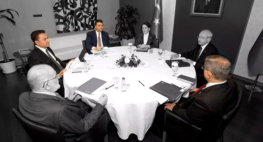 6'lı masada yaprak dökümü sürüyor: Karamollaoğlu siyaseti bırakıyor