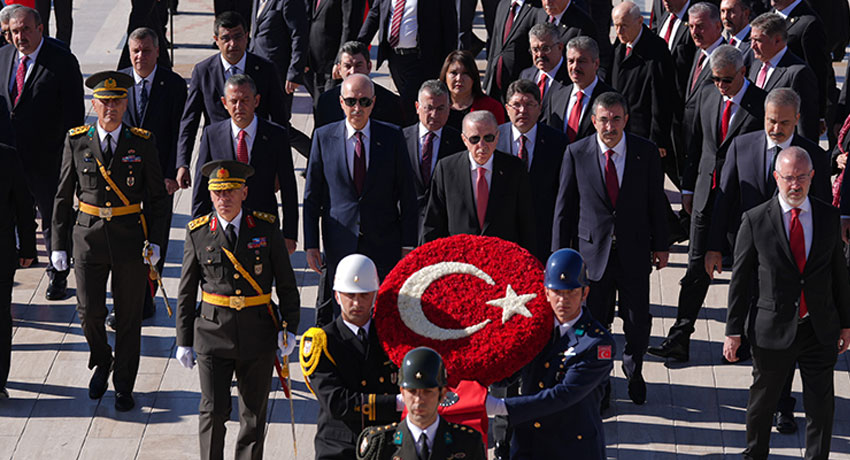 Devlet erkanı Anıtkabir'de