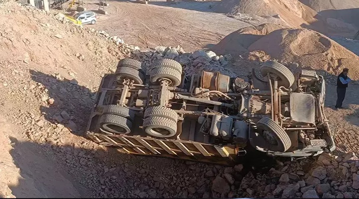 Bursa’da hafriyat yüklü kamyon devrildi, 1 yaralı