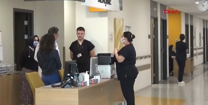 9 yaşındaki İdo, babasının böbreğiyle hayata tutundu