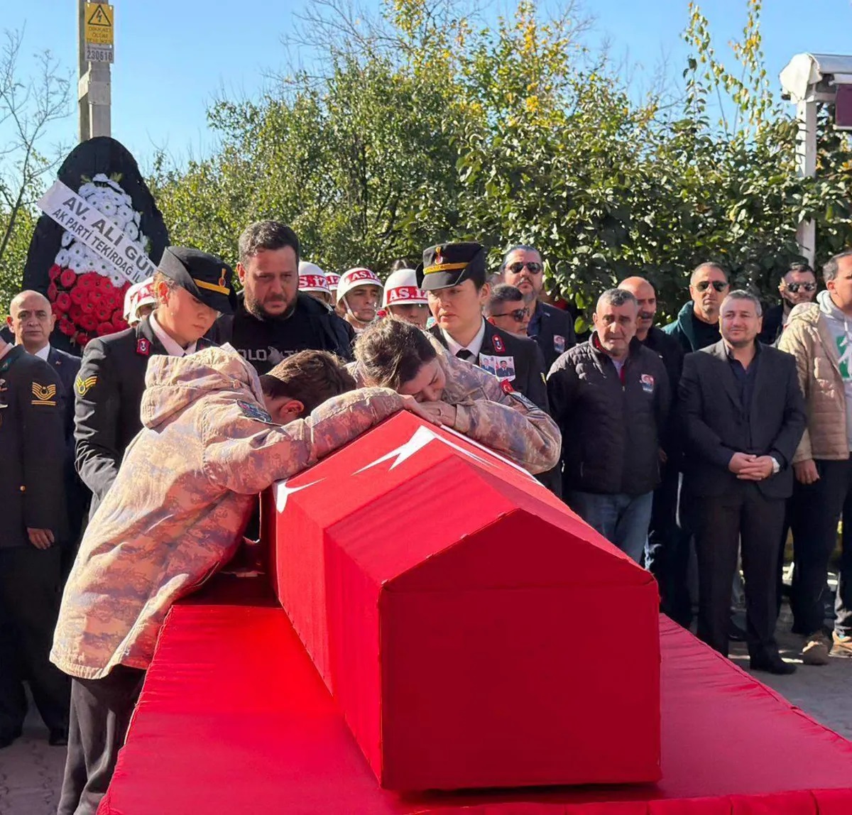 Tekirdağ'da şehit İlker Aykut'un cenazesinde gözyaşları sel oldu