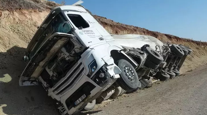 Kilis'te zircirleme kaza; beton mikseri devrildi