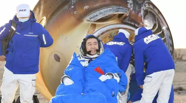 ‘Shenzhou-20’ mürettebatı Dünya'ya döndü