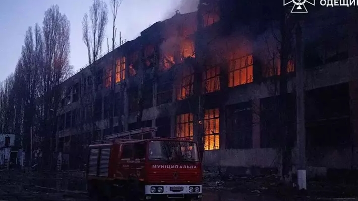 Zelenskiy: Rusya, 30 füze ve 450'den fazla İHA ile saldırı düzenledi