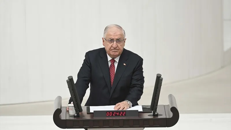 Yaşar Güler: Suriye'deki silahlı unsurlar merkezi yönetime hızlı bir şekilde entegre olmalı