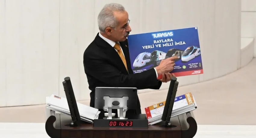 Abdulkadir Uraloğlu duyurdu: Son 1 haftada 2 tren seti ve 2 lokomotif teslim edildi