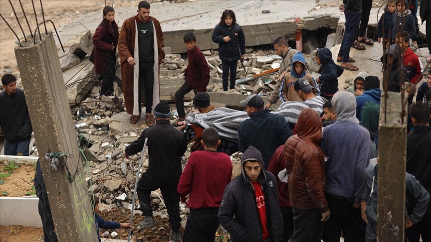 Gazze'de hava şartları ve çöken binalar nedeniyle ölen ve kaybolanların sayısı 12’ye ulaştı