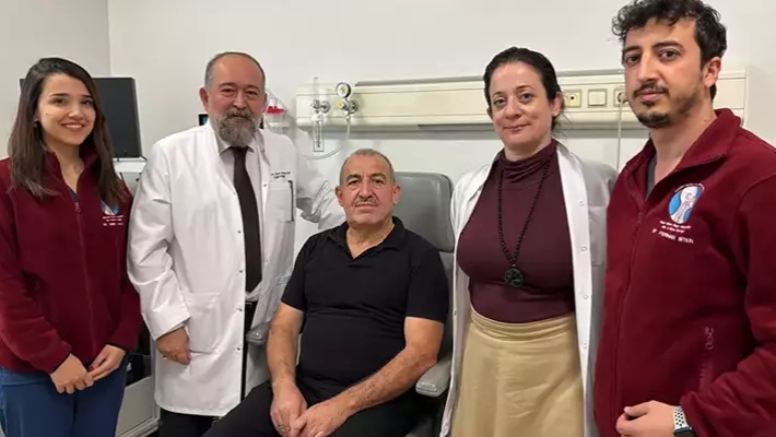 Tükürük bezinden, en büyüğü 2 santim olan 5 taş çıkarıldı