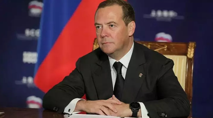 Medvedev: Trump, Grönland'ı ilhak ederek tarihe geçmek istiyor