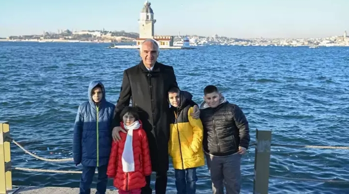 Bakan Ersoy, Sivas'ta kardan 'Kız Kulesi' yapan çocukları İstanbul'da ağırladı