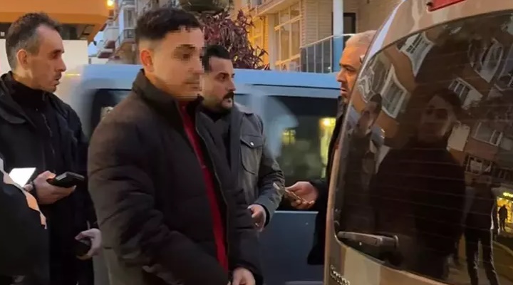 Kuruyemişçide çıkan sıra tartışmasında düşerek ağır yaralandı