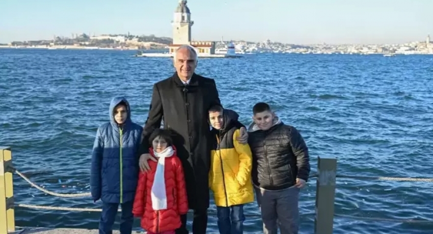 Bakan Ersoy, Sivas'ta kardan 'Kız Kulesi' yapan çocukları İstanbul'da ağırladı