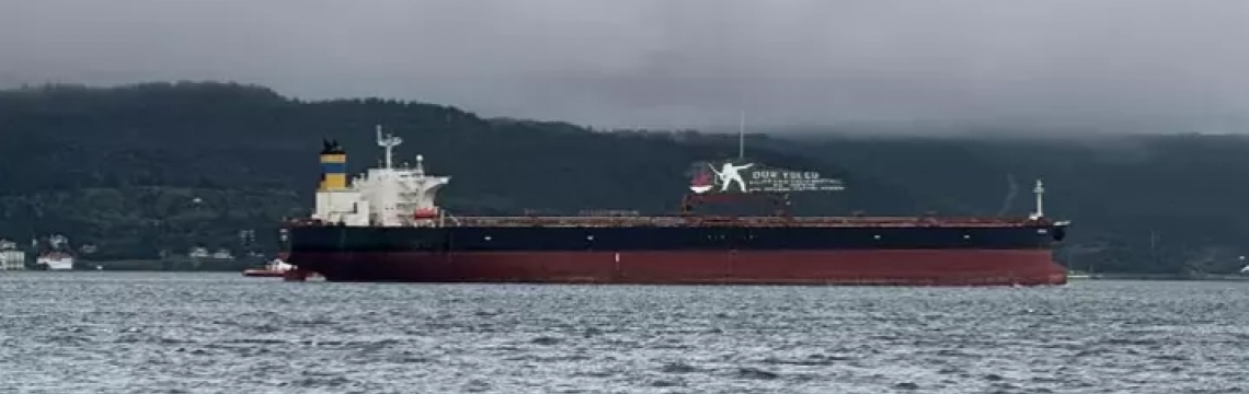 Bozcaada açıklarında karaya oturan tanker, bakım için Yalova'ya götürülüyor