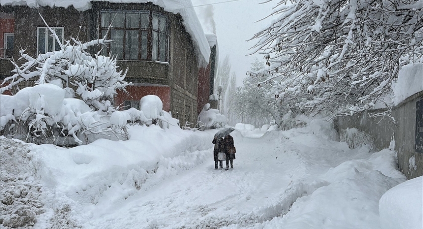 Türkiye soğuktan adeta donuyor: Kar yağışı birçok bölgede devam edecek