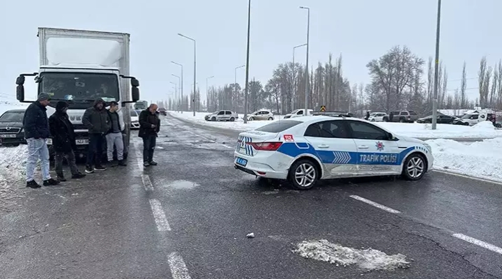 Sivas-Malatya kara yolu ulaşıma kapandı
