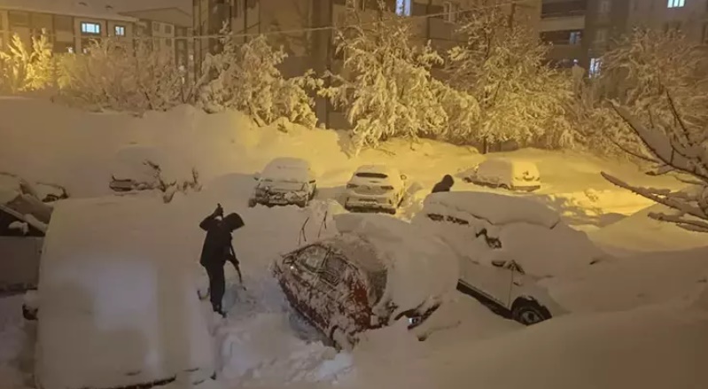 Bitlis'te eğitimi kar engeli