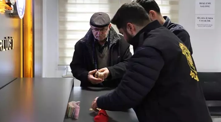 Çiftçiyi, 5 milyon liralık ziynet eşyasını alarak dolandıran şüpheliler yakalandı