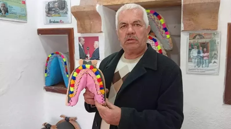 Beypazarı'nın son semercisi geçimini maket semer yaparak sağlıyor