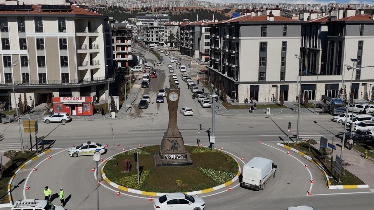 Adıyaman'daki "saat kulesi" 3 yıldır 04.17'yi gösteriyor