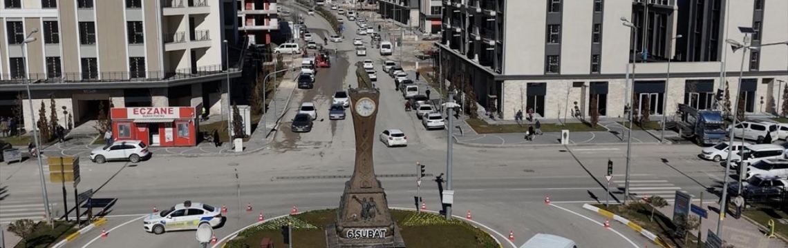 Adıyaman'daki "saat kulesi" 3 yıldır 04.17'yi gösteriyor