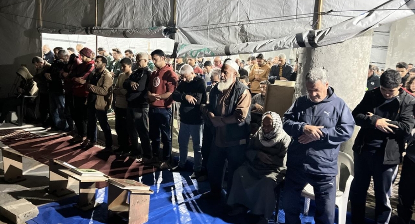 Gazze'de ateşkesin ardından ilk teravih namazı kılındı