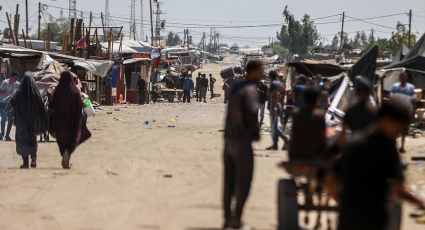 Soykırımcı İsrail, Refah Sınır Kapısı'ndan Gazze'ye girişlerde Filistinlilere ağır şartlar getirdi