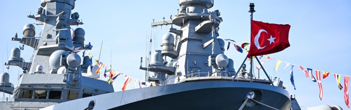 Türk donanması Hollanda basınını büyüledi