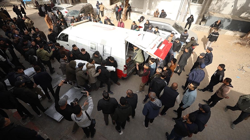 İsrail'in ateşkesi ihlal ederek Gazze’ye düzenlediği saldırılarda 10 Filistinli hayatını kaybetti