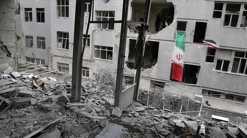 Tahran'ın güneyindeki Cevadiye ve Beryanek bölgesinde, ABD-İsrail saldırıları nedeniyle büyük yıkım oluştu