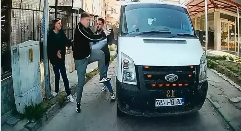 Trafikte tartıştığı kişinin kamyonetinin camını yumruklayan saldırgana 240 bin lira ceza