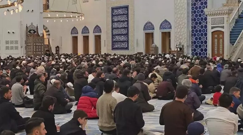 İstanbul'da Kadir Gecesi idrak edildi