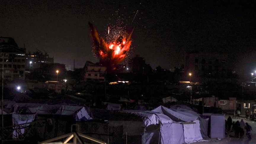 İsrail'in ateşkesi ihlal ederek Gazze'ye düzenlediği saldırılarda bir çocuk hayatını kaybetti