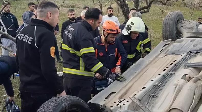 Hafif ticari araç şarampole yuvarlandı; baba ve kızı hayatını kaybetti