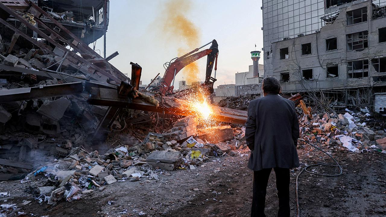 İsrail ordusu, Tahran'a yeni bir saldırı dalgası başlattığını duyurdu