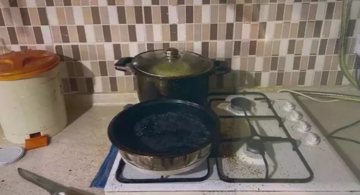 Ocakta unuttuğu yemek yandı, dumandan etkilenip öldü